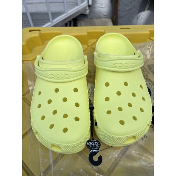 NEW! Crocs Classic Clog US 11 10001-75U Yellow Neon